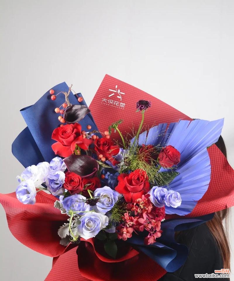 簪花中红色和蓝色花的寓意是什么？红色和蓝色花在簪花中的含义？