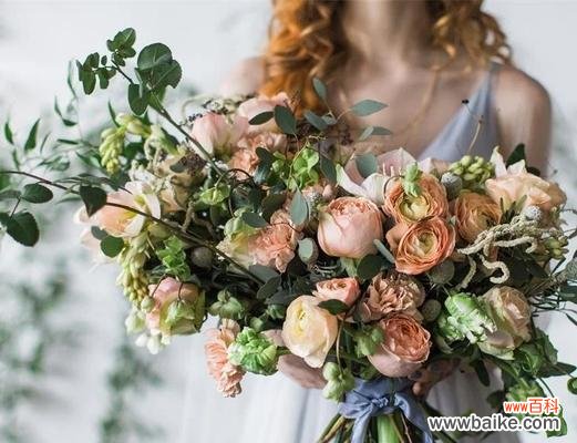 婚礼中红玫瑰手捧花的寓意是什么？如何挑选婚礼用花？