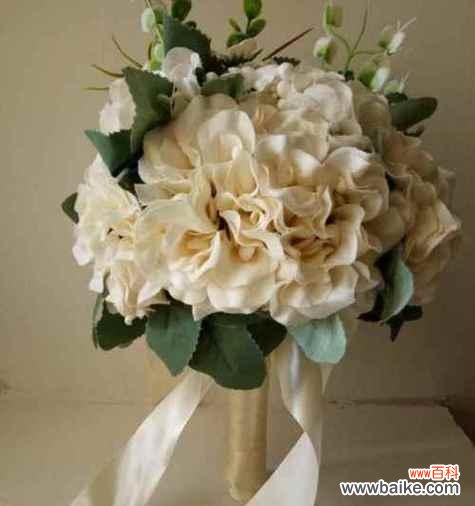 手捧花送新郎代表什么?新郎收到花束的意义是什么?