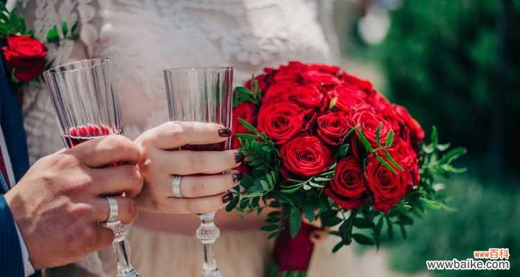 手捧花送新郎代表什么?新郎收到花束的意义是什么?