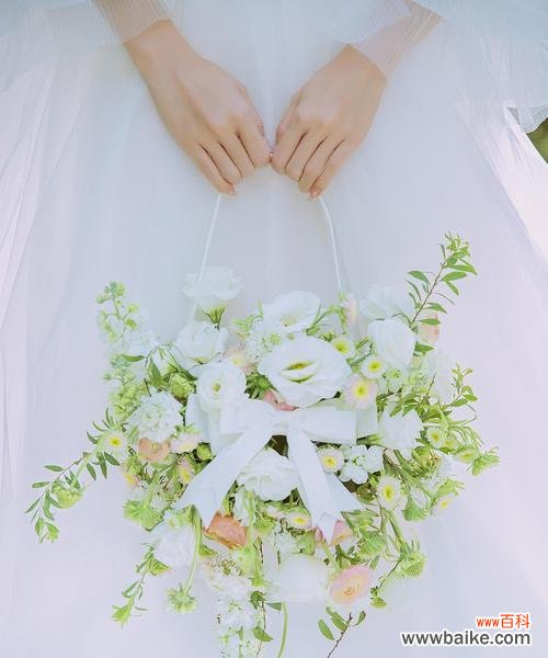 新娘不拿手捧花有何寓意？