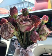 手捧花表白的意义是什么？捧花过程有何特别？