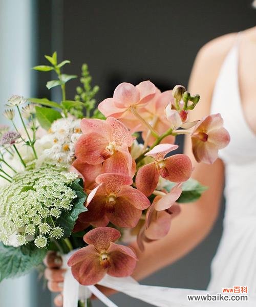 手捧花缠花球的寓意是什么？如何选择合适的缠花球？