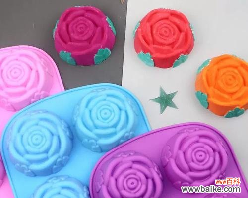 紫色玫瑰花做蛋糕代表什么?紫色玫瑰花做蛋糕的寓意是什么?