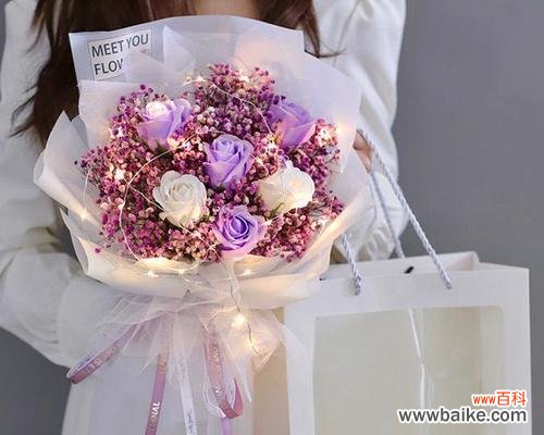 生日送手捧花有什么特别的意义?