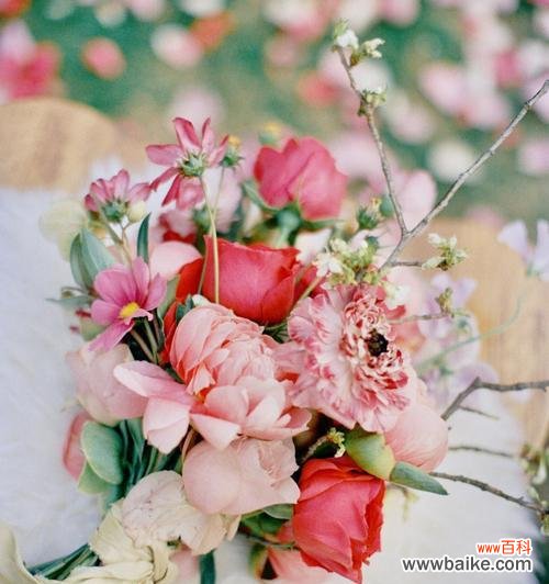 朋友结婚手捧花的寓意是什么？手捧花在婚礼中代表什么？