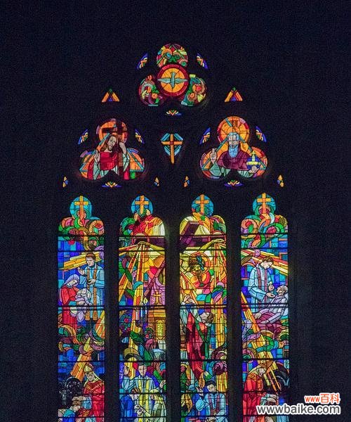 教堂玻璃花窗的彩色寓意是什么?