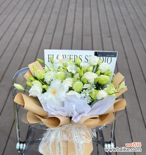 银白色丝带束花有什么特别的含义？