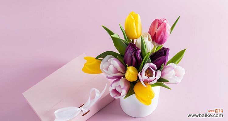 银白色丝带束花有什么特别的含义？