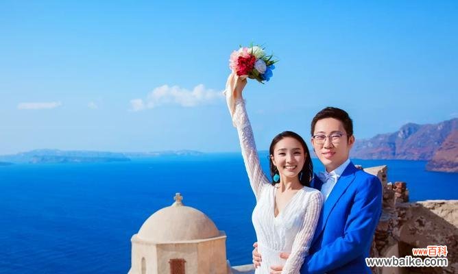 深蓝色白色手捧花的寓意是什么？它在婚礼中代表什么？