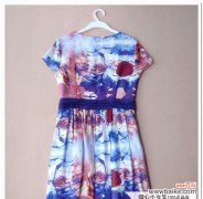 花裙上的花色有哪些寓意？它们分别代表什么？