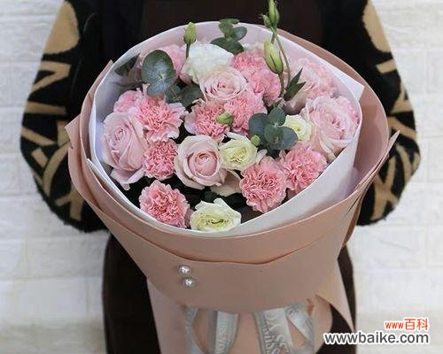 母亲节送罐头和花的寓意是什么?如何选择母亲节礼物?