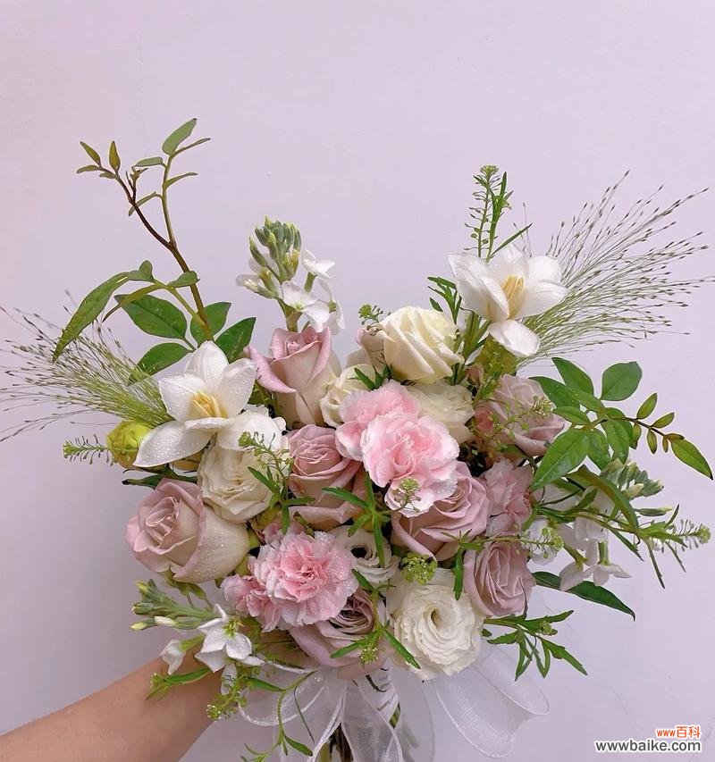 婚车里的手捧花寓意是什么？选择时应注意哪些细节？