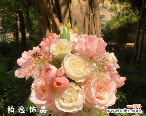 手捧花迎亲的寓意是什么?如何选择迎亲用的花?