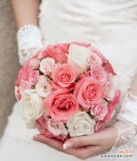 手捧花加娃娃组合的寓意和象征是什么？