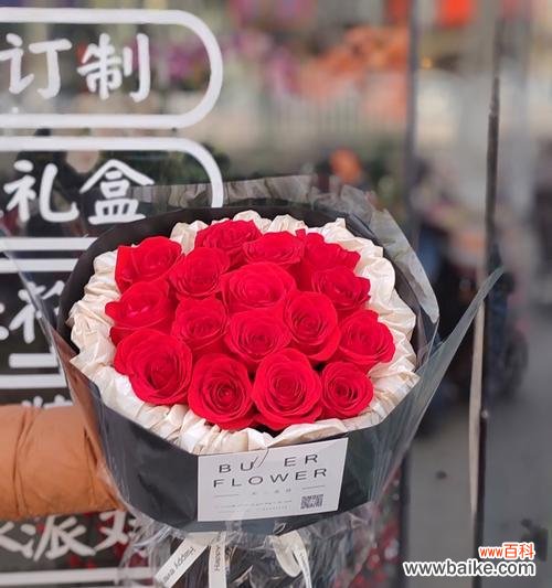 道具浪漫玫瑰花的花语是什么?玫瑰花在道具中代表什么?