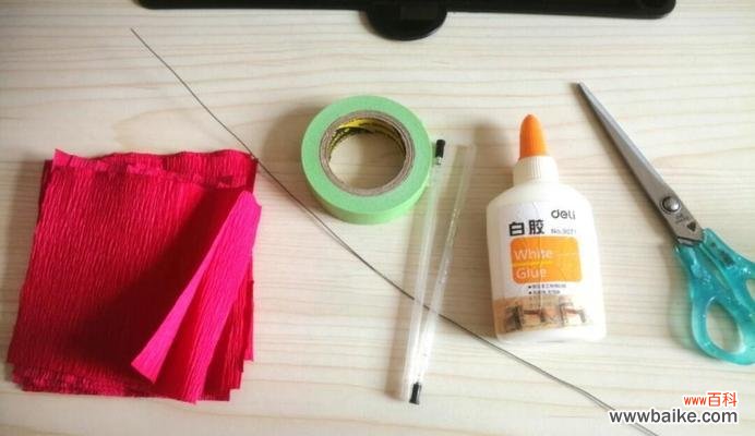 手捧玫瑰花铁丝的寓意是什么?铁丝玫瑰花束代表什么?