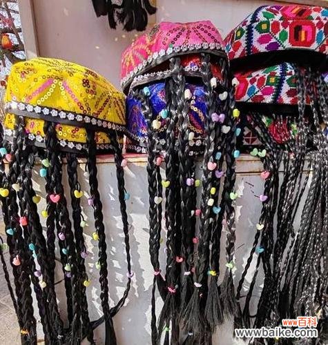 花帽在维吾尔族文化中象征什么?它的文化意义是什么?