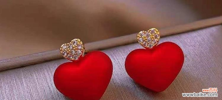 红色缠花耳饰代表什么？耳饰的寓意有哪些？