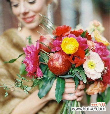 麦小登手捧花的寓意是什么?它有何特别含义?