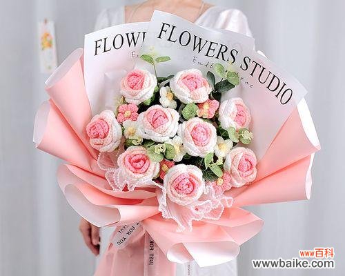 粉色手捧花的寓意是什么?适合哪些场合使用?