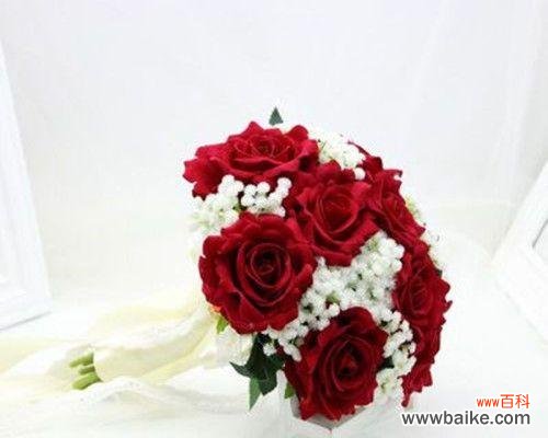 中式手捧花中玫瑰的寓意是什么?如何选择寓意好的中式手捧花?