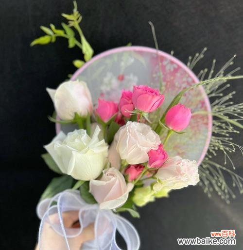 折扇扇子手捧花代表什么？扇子花束的寓意是什么？