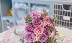 出嫁时手捧花的寓意是什么？如何选择合适的捧花？