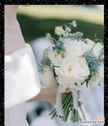 手捧花浪漫的含义是什么？象征着什么？