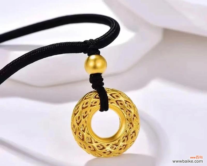 镂空花形平安扣代表什么？镂空花形平安扣的寓意是什么？