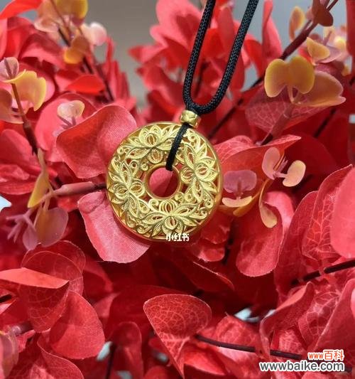 镂空花形平安扣代表什么？镂空花形平安扣的寓意是什么？