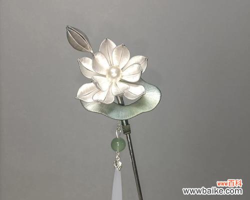 白色缠花耳饰的寓意是什么?它有何特别之处?