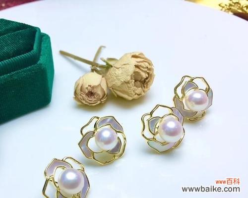 白色缠花耳饰的寓意是什么?它有何特别之处?