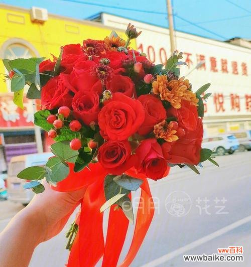 红色黏土手捧花有何寓意？手捧花的象征意义是什么？