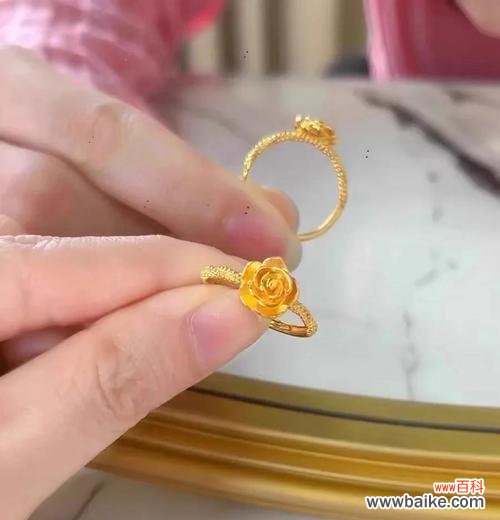 白色玫瑰花戒指的寓意是什么?它象征着什么?