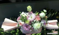 三八节路上捡到花有什么寓意？这种现象背后的文化含义是什么？