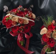 红色马蹄花手捧花的寓意是什么？