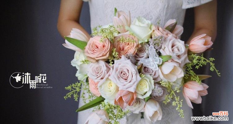 浅色手捧花的含义和象征是什么？