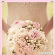 手捧花中两种花材代表什么？手捧花的寓意有哪些？