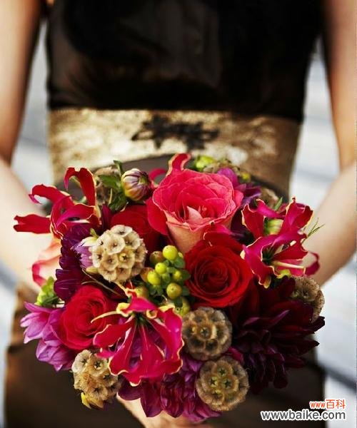 送奶奶手捧花有何特别寓意?