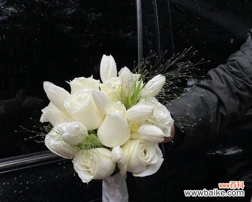 郁金香手捧花代表什么？婚礼上使用有何特殊意义？