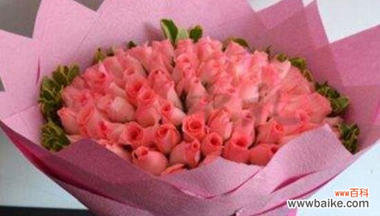 探寻粉色玫瑰的深意 十一朵粉色玫瑰花的含义及象征