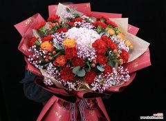 用鲜花传递爱的情愫 紫红色满天星花语