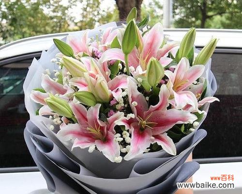 探究不同朵数花束所代表的特殊含义 花语之送几朵花的意义解析