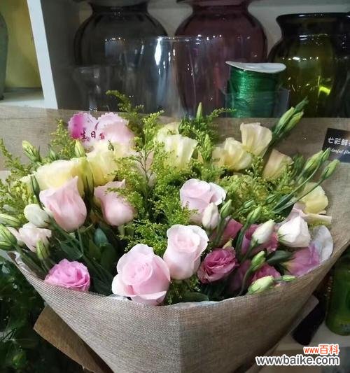 用花语传递美好祝愿的艺术 香槟洋桔梗花语搭配之花开寓意