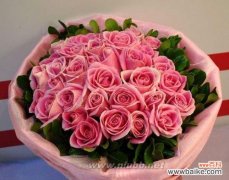 用999朵玫瑰传达的浪漫与承诺 999朵玫瑰的花语及其象征意义