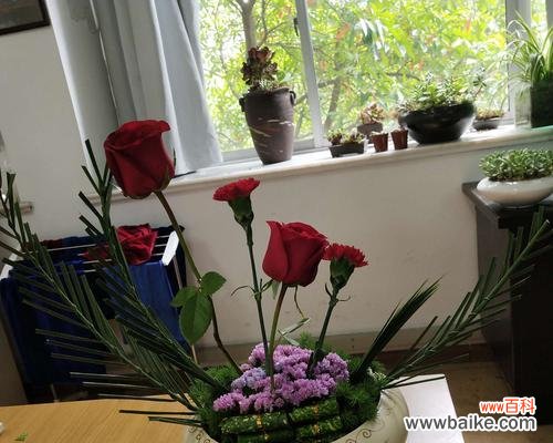 探索花卉艺术创作的深层含义与设计理念 插花作品的名称和寓意