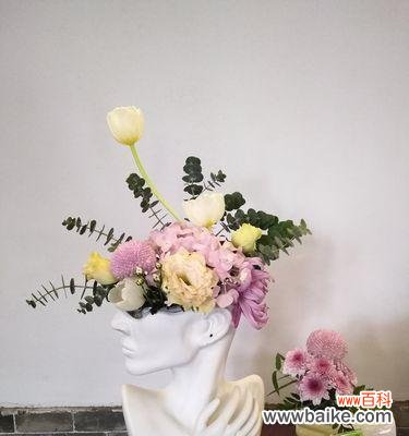 以花朵的命名寓意传递情感 花开如诗——以插花作品名称寓意为主题的艺术探索