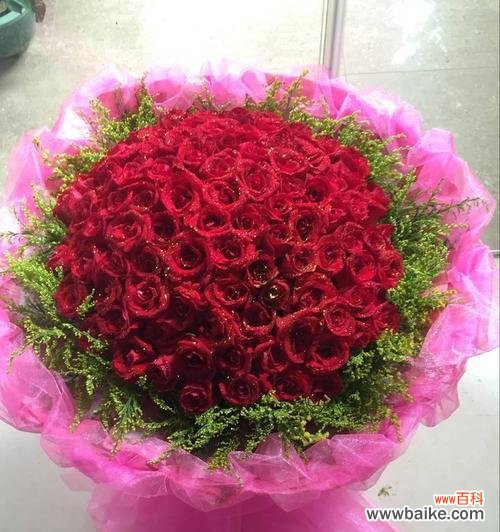 探寻17朵玫瑰背后的深意 17朵玫瑰的花语与含义