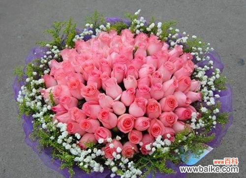 探寻17朵玫瑰背后的深意 17朵玫瑰的花语与含义